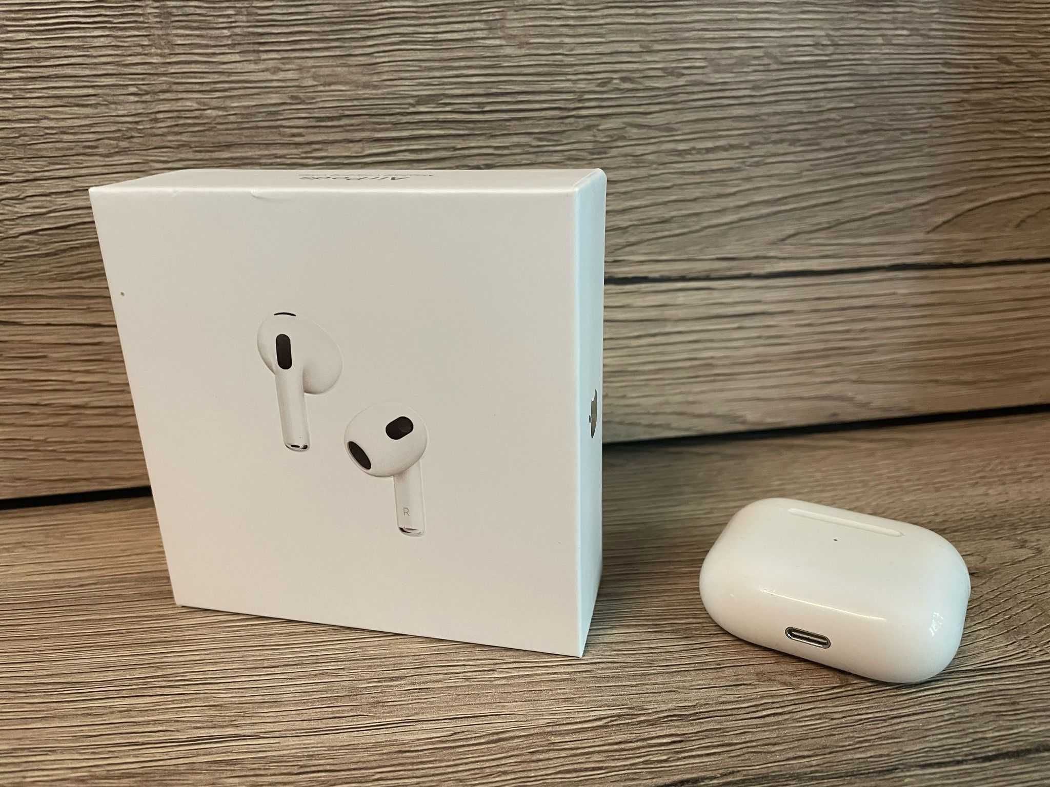 Casti  model Airpods 3  MagSafe Charging Case