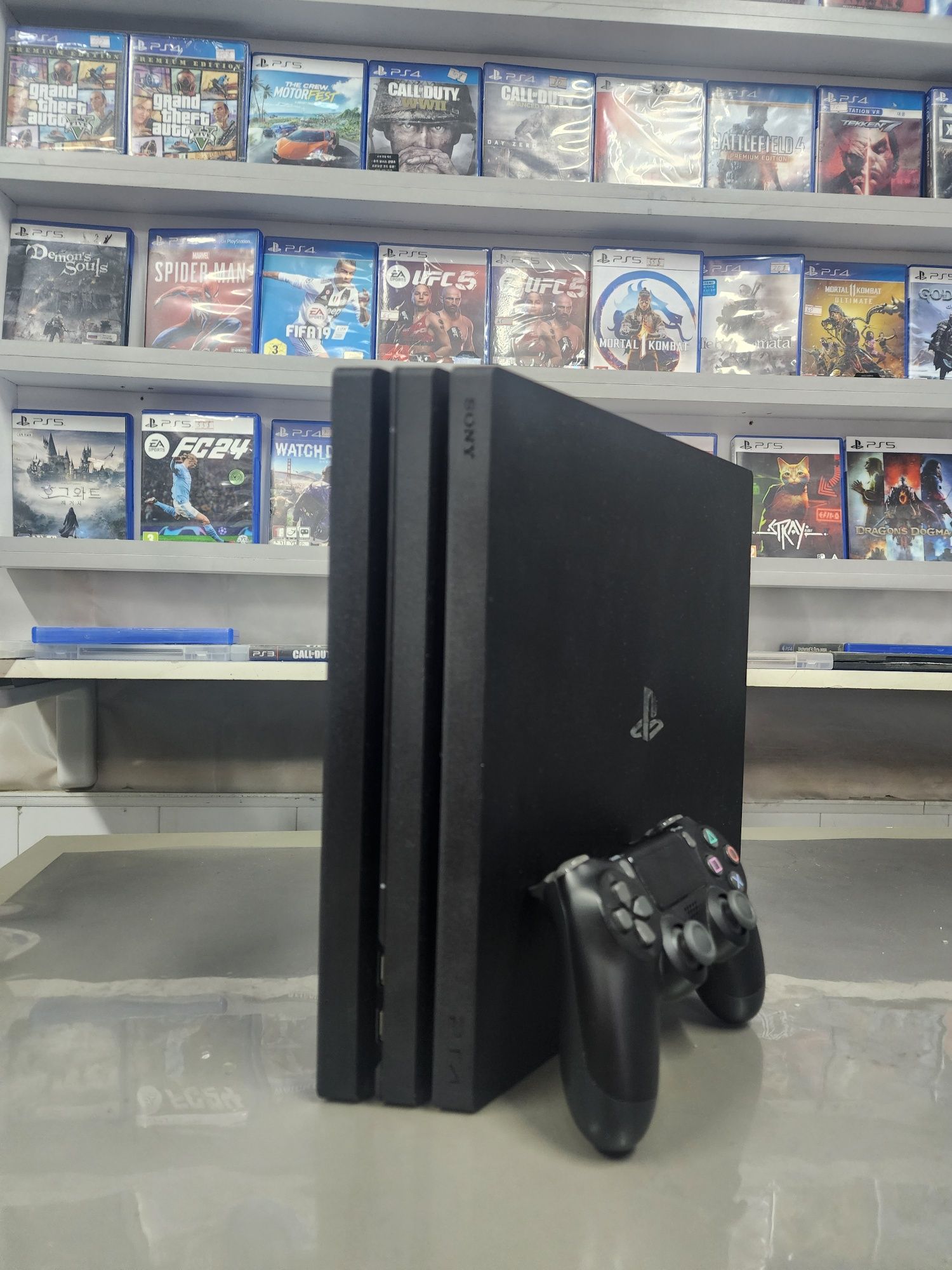 Продается игровой консол Sony Playstation 4 PRO