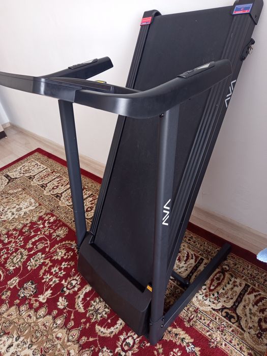 Продаю беговую дорожку AVA