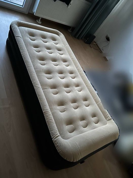 Vând urgent saltea gonflabilă din JYSK