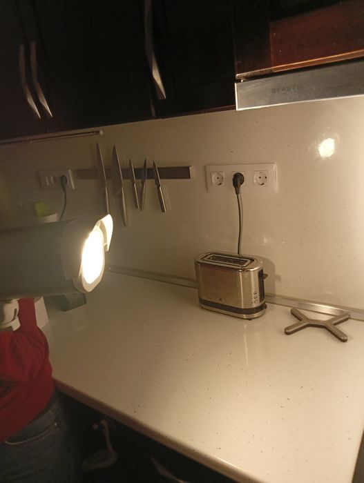 Прожектор, кожух за камера, може и външен монтаж.