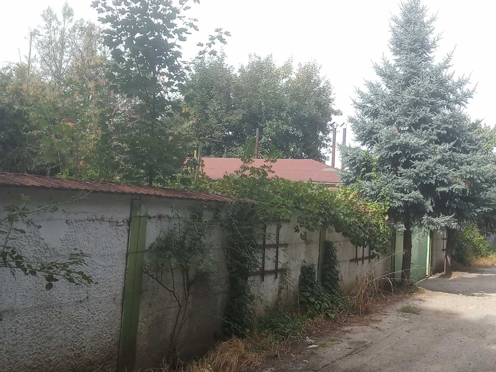 Къща със собствен двор 950 кв.м. в гр. Добрич