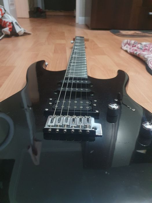 Электрогитара. Недорого, срочно, с бесплатной доставкой