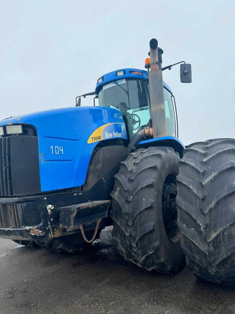 Трактор New Holland T9040