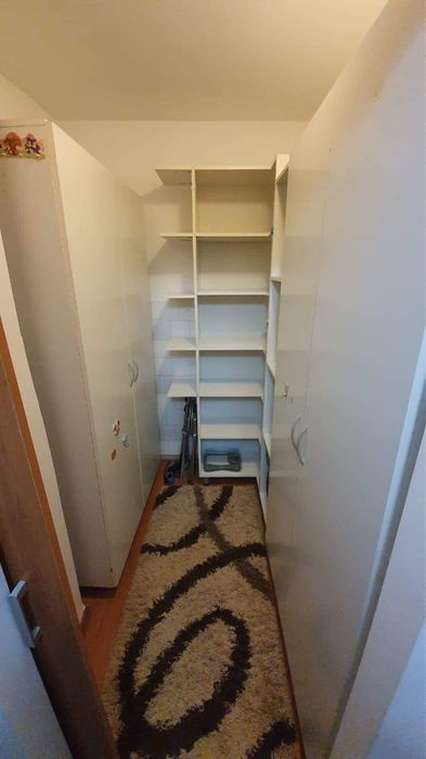 Camera de inchiriat- cautam colega