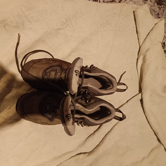 Ghete Salomon de piele