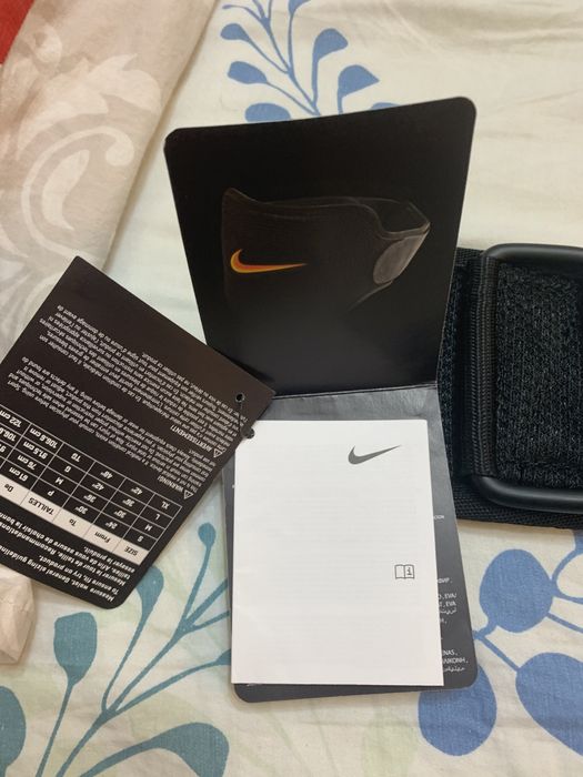 Nike колан за силови тренировки L размер