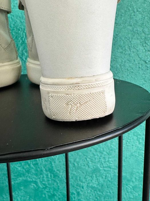 Ghete din piele albă, marca Giuseppe Zanotti, mărimea 39