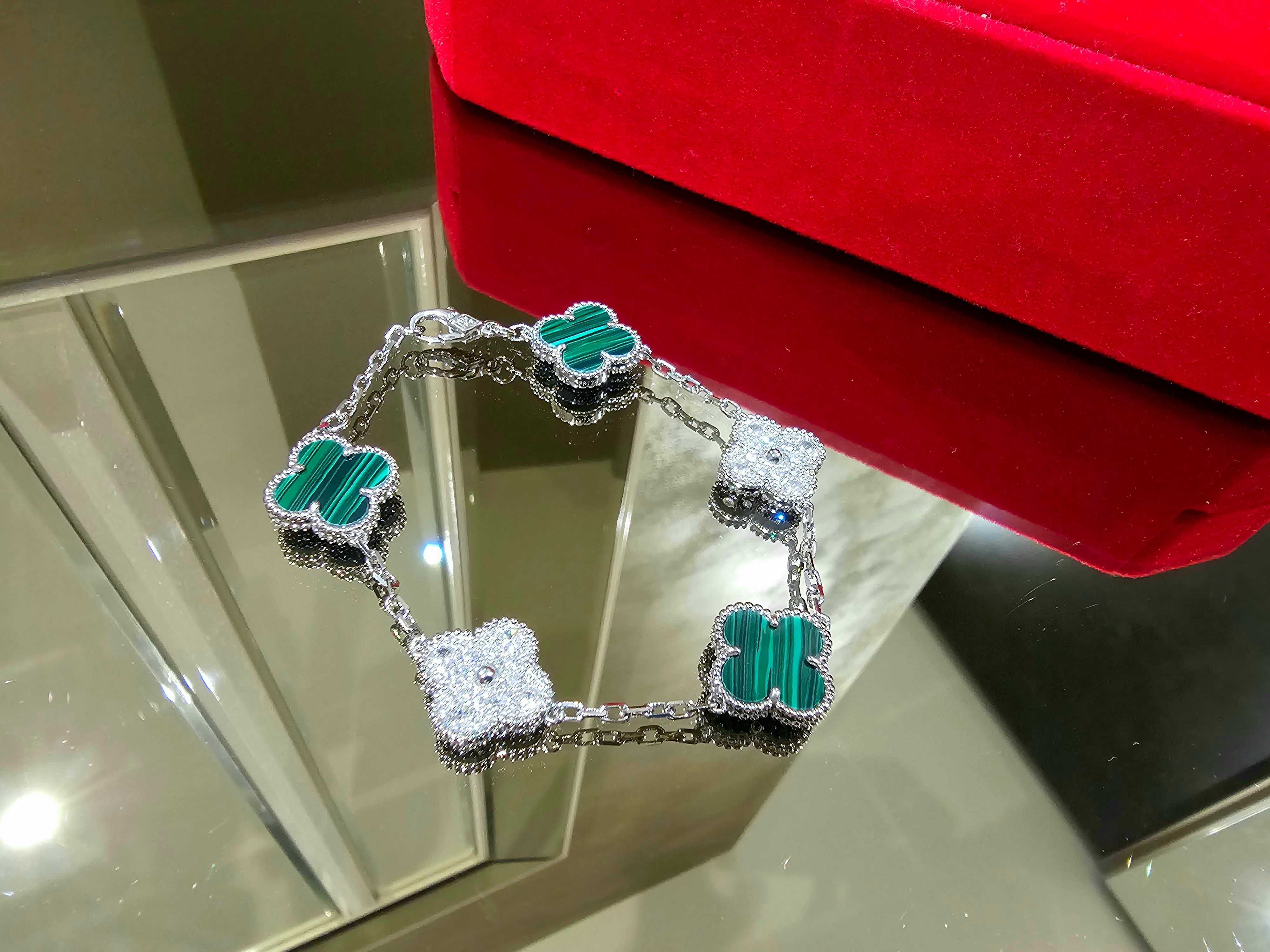 Van Cleef & Arpels VCA Silver Green Diamond 5 Alhambra Дамска Гривна