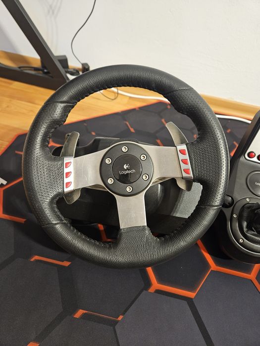 Vând kit volan logitech g27