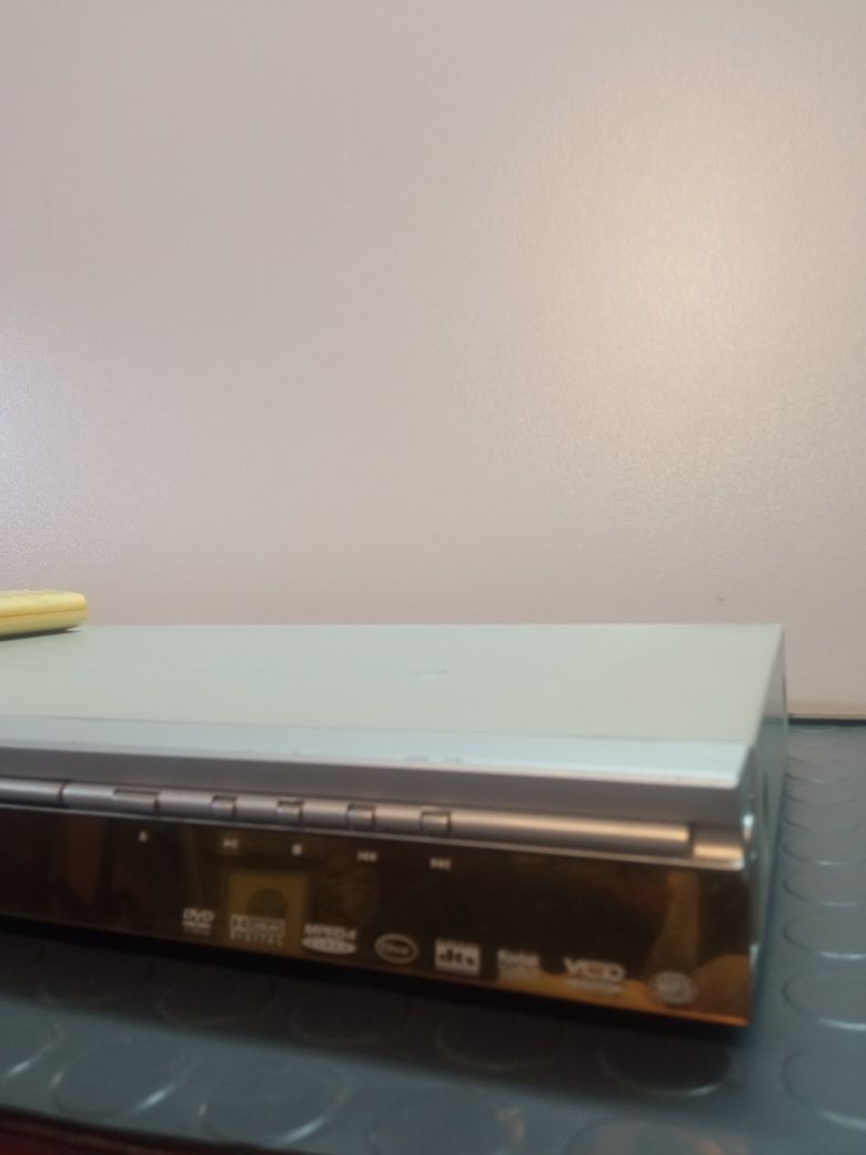 DVD player SANG.