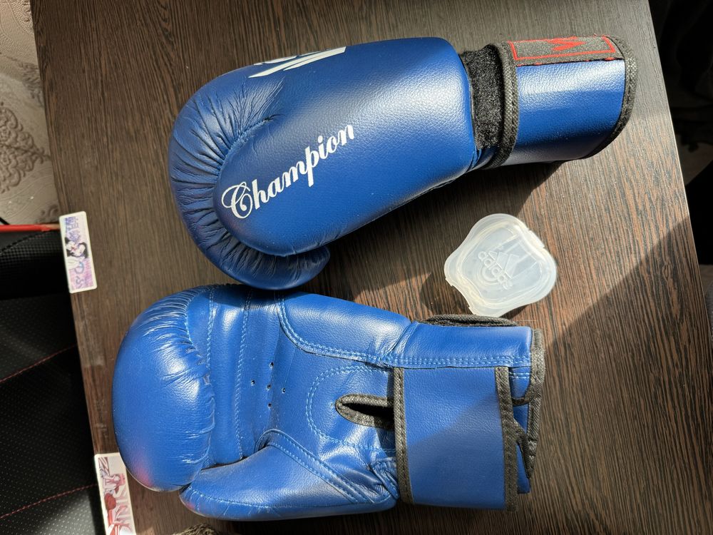 Продам перчатки боксёрские новые