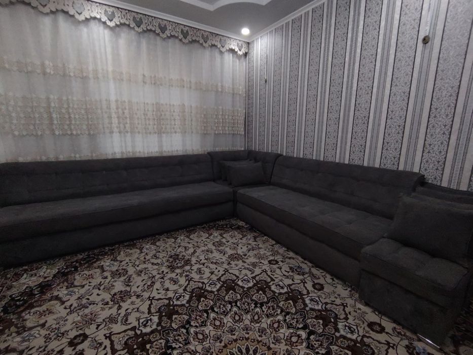 Ichi sandiqli divan sotiladi