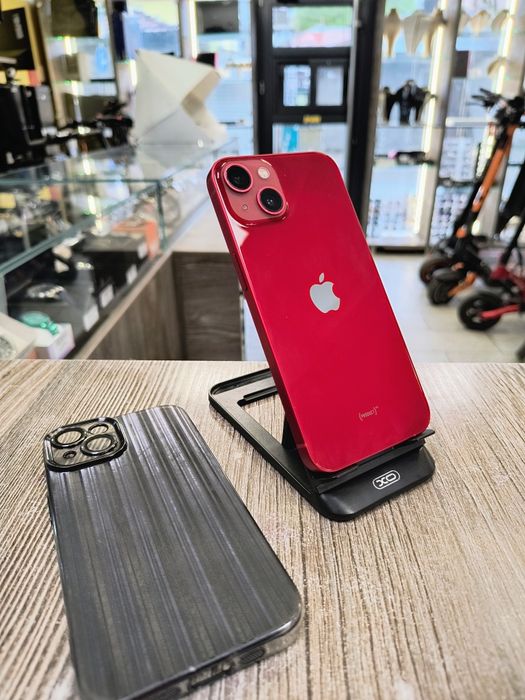 iPhone 13 / 128GB RED
