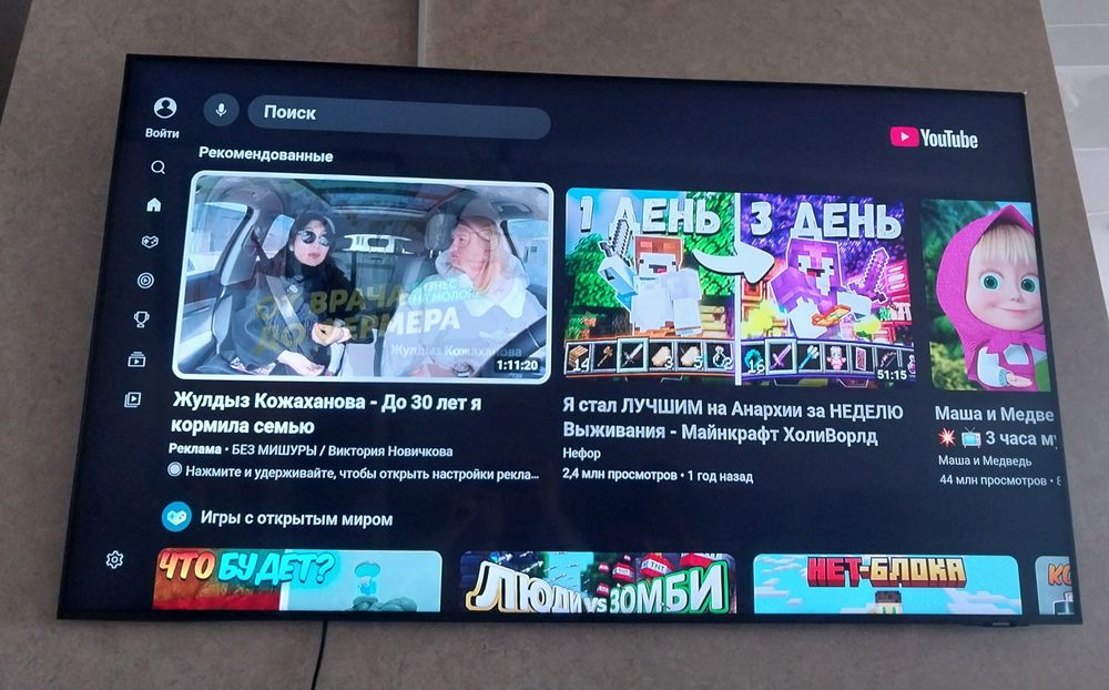 Большой смарт телевизор Samsung 140см. С кронштейном.