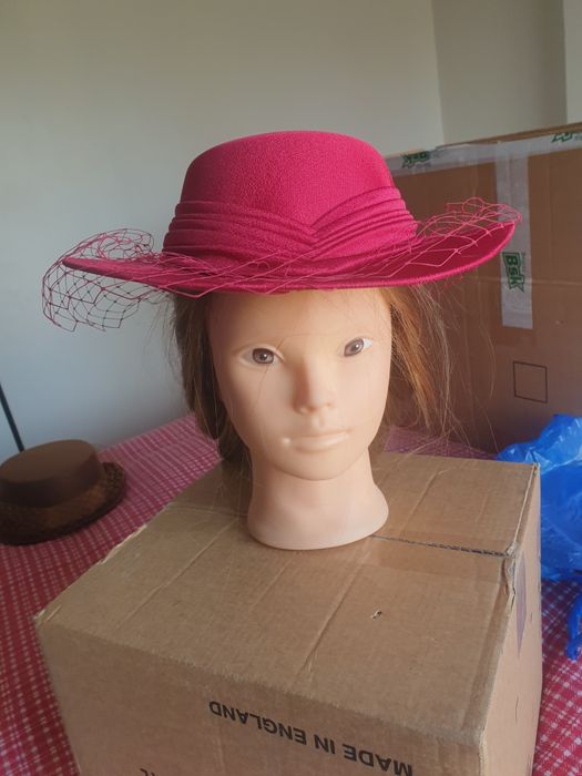 Pălărie roșu eleganta