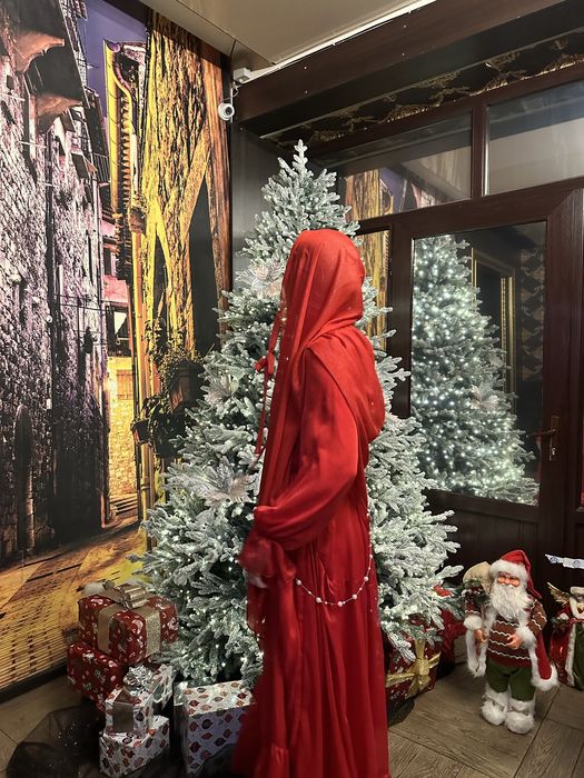 Красное платье ,тек 2 рет киілген бағасы 9000тг