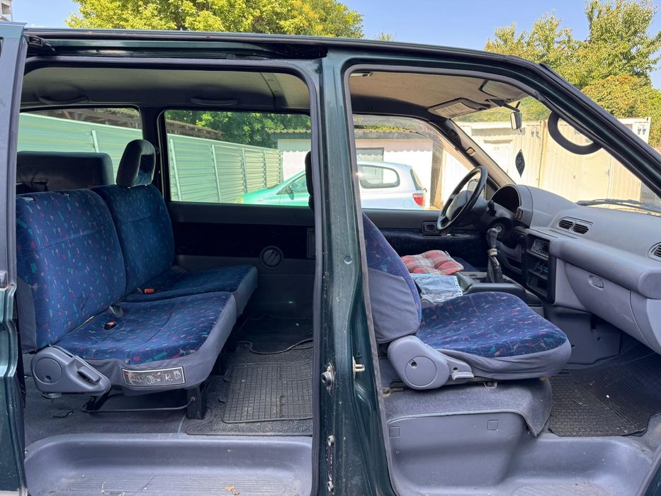 Nissan Serena 1.6 benzina din 2000