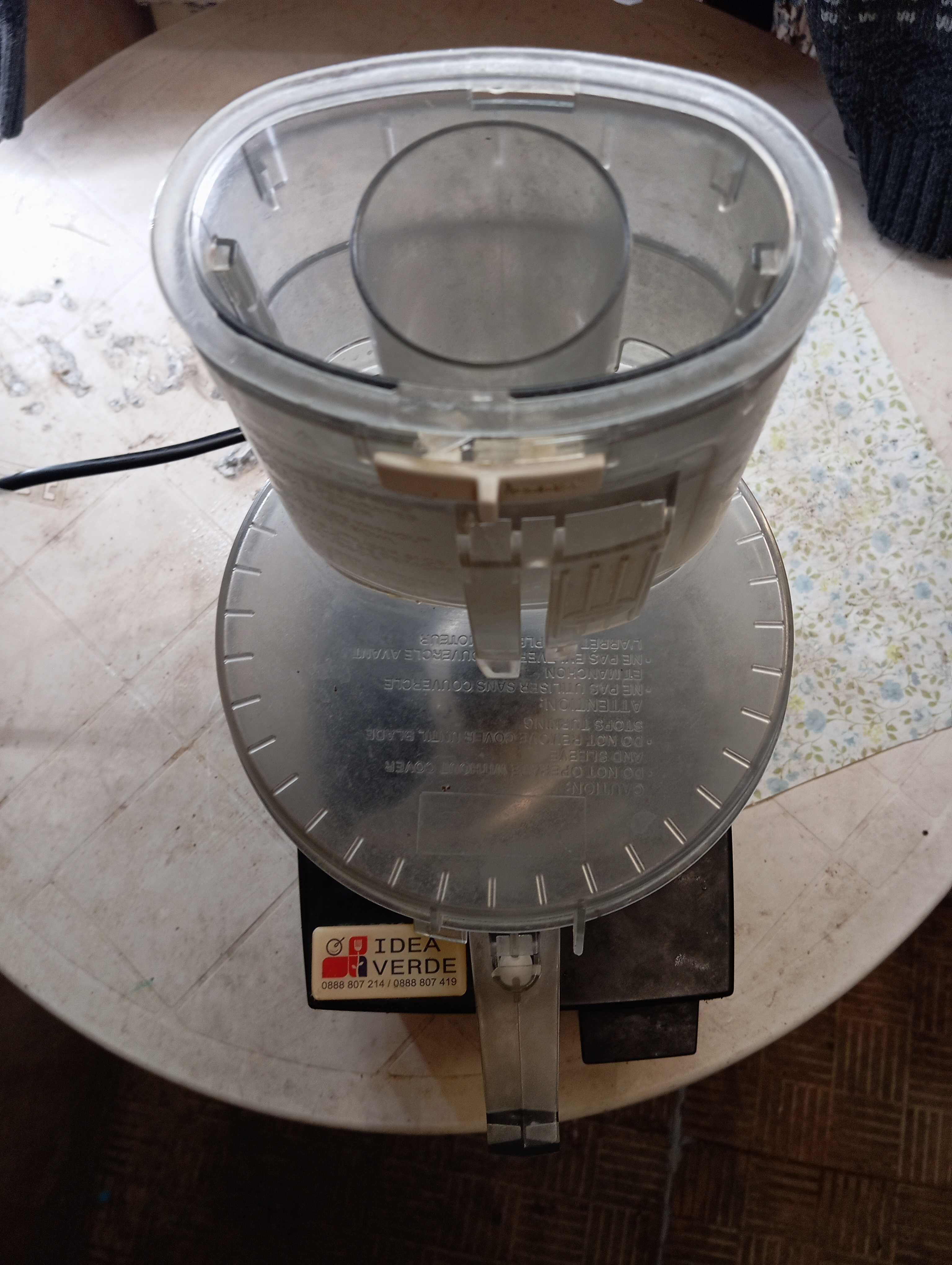 The Waring WFP7E food processor