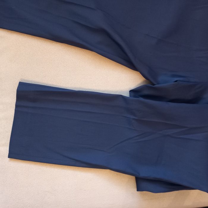 Мъжки костюм в тъмно синьо