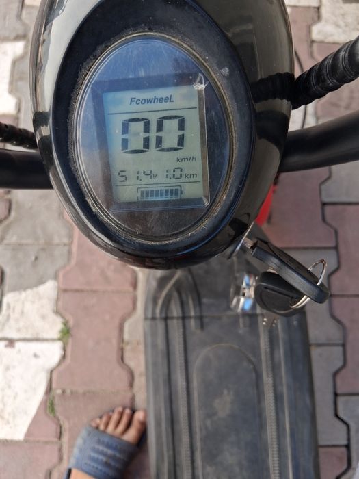 Vand scuter electric moped