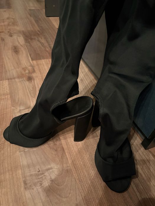 Cizme pe picior , decupate la calcai