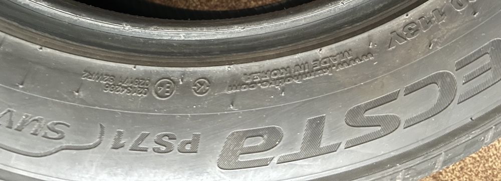 Set kumho vara 275/50/20 .dot 46/22.