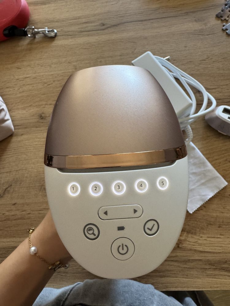 Фотоепилатор Philips Lumea 9900 нов