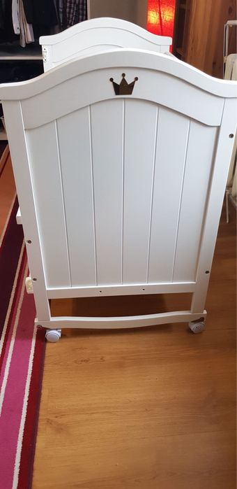 Patut Bebe Lemn,Alb, Saltea Cocos,Cadou Carusel cu muzica si proiectie