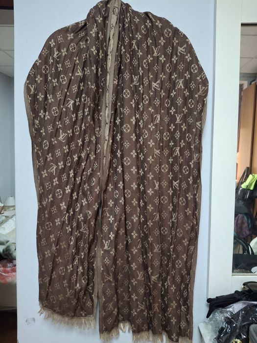 Шалове L Vuitton, Benetton