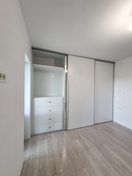 Dreasinguri mobilier pe comanda