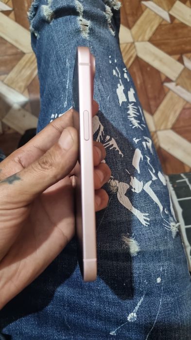 Vând iphon 15 128 gb