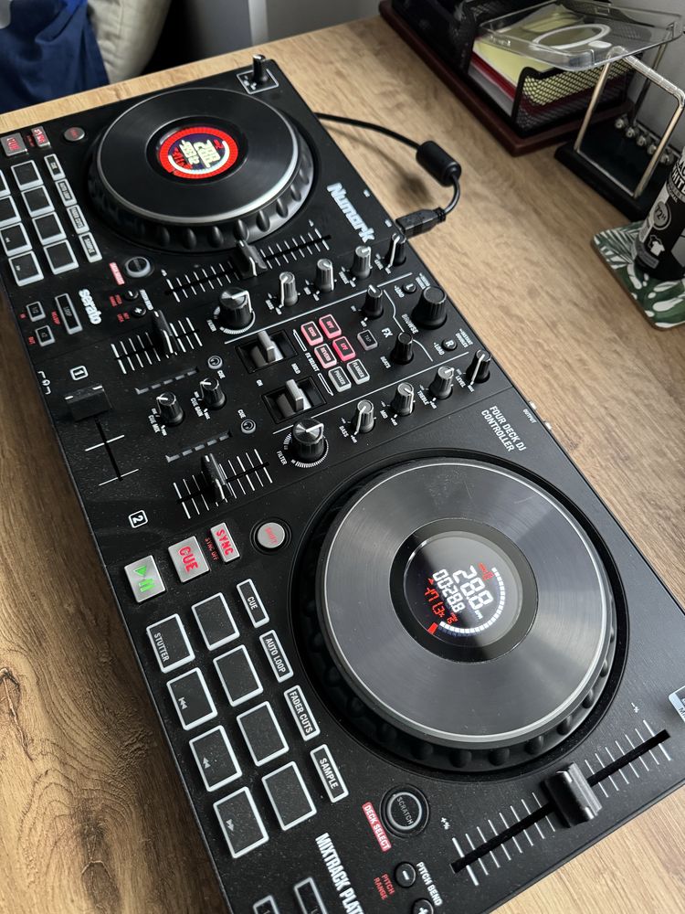 Numark Mixtrack Platinum FX DJ контролер/диджей пулт