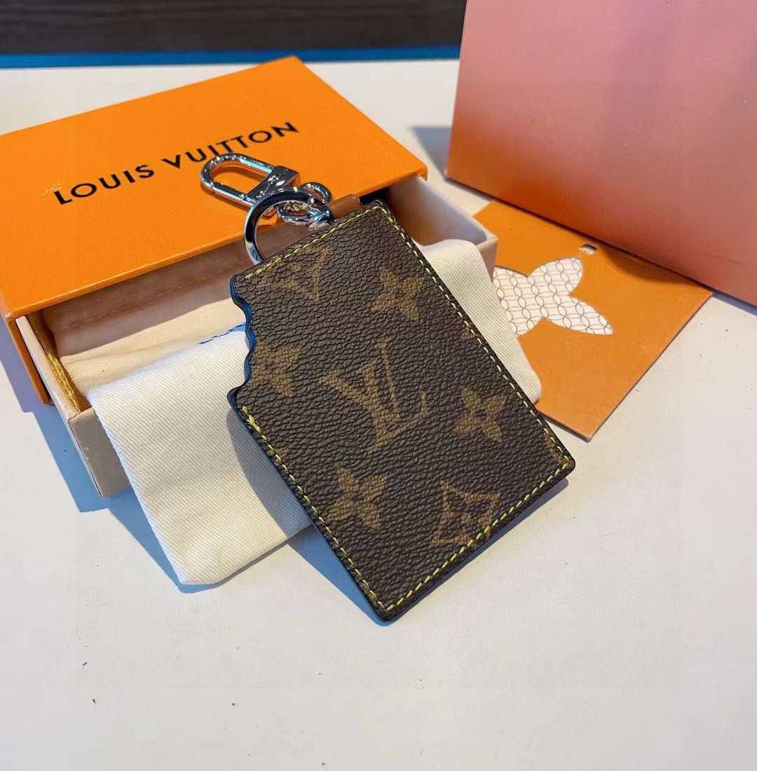 Louis Vuitton inel cheie 220415