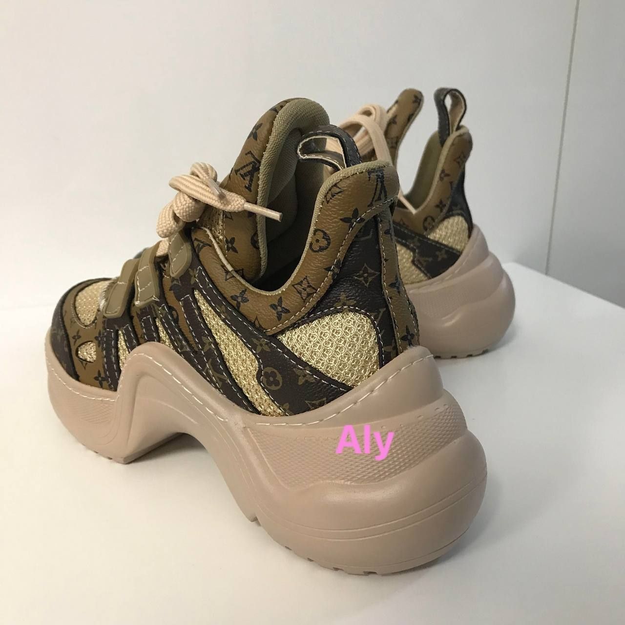 Adidasi louis vuitton