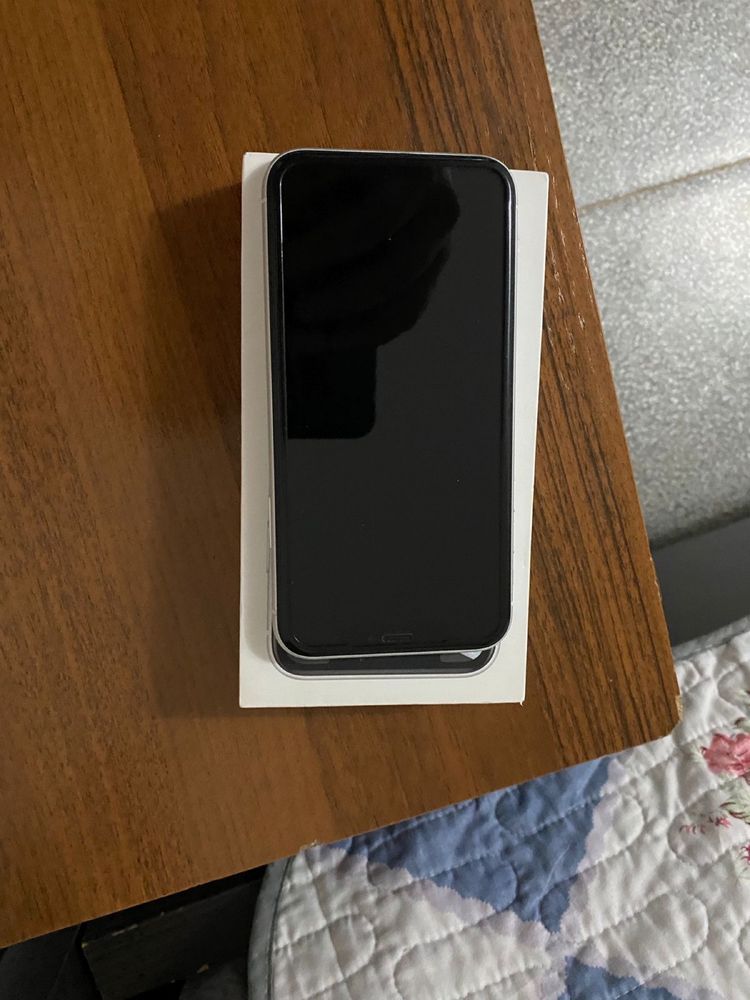 Продайм Iphone xr в хорошем состояни