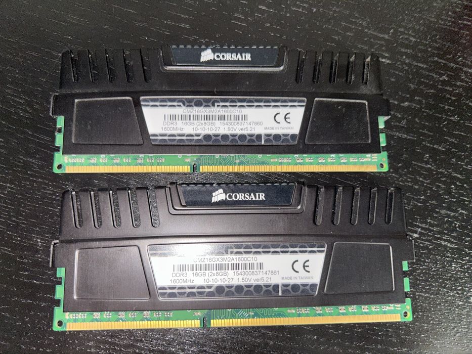 Memorie ram 2X8 Corsair DDR3
