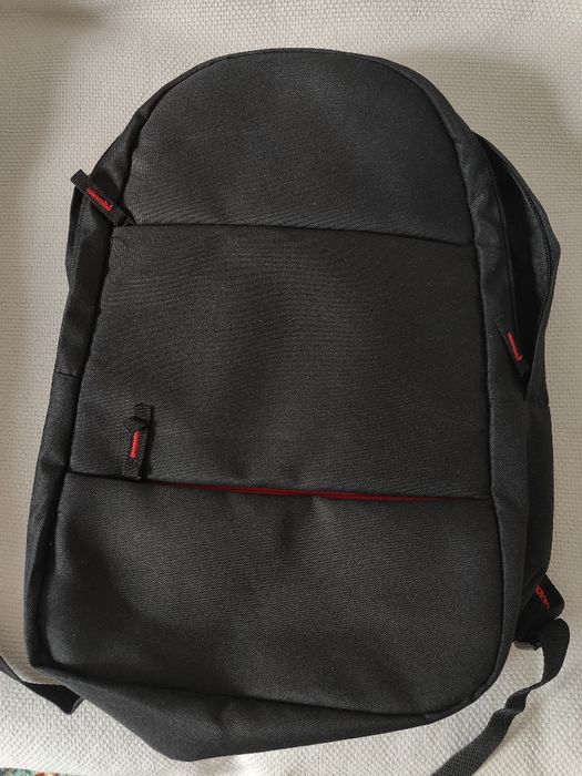 Ghiozdan cu port USB