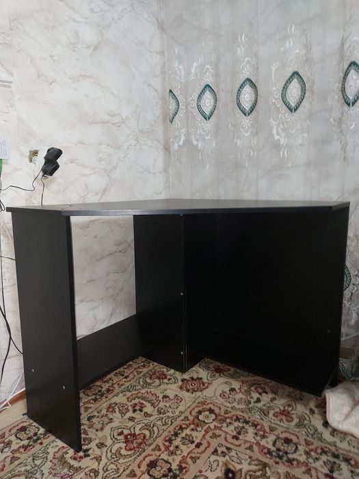 Продам компьютерный стол