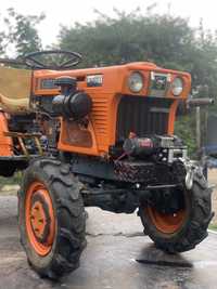 Tractoras Kubota b7001