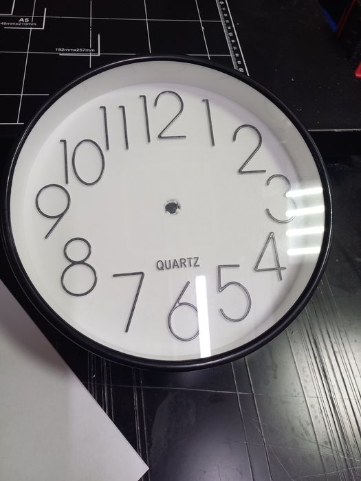 Продаётся часы без стрелки новый