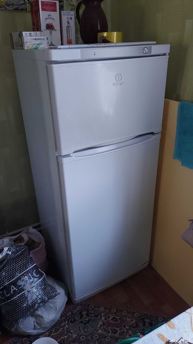 Холодильник " Indesit " продам