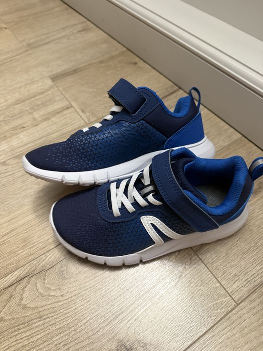 Adidasi Decathlon marimea 32