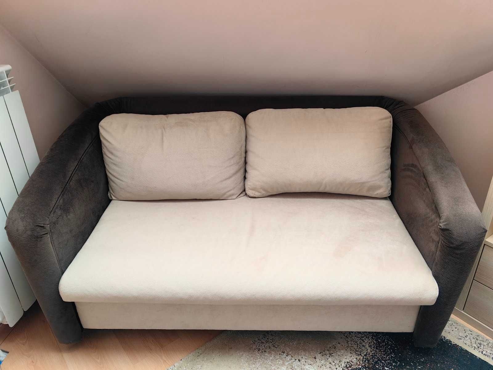 Двуместен разтегателен диван - отлично състояние