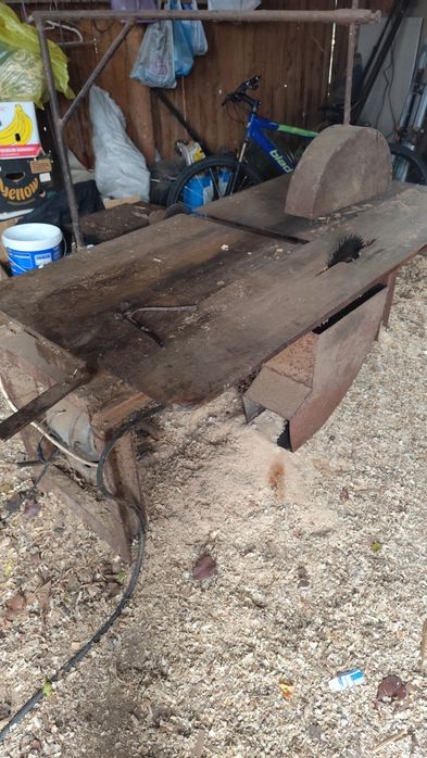 Vând abric(circular) multifunctional