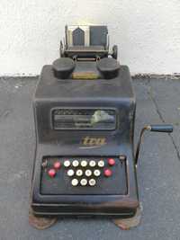 Стара сметачна машина Астра от 1920 год.