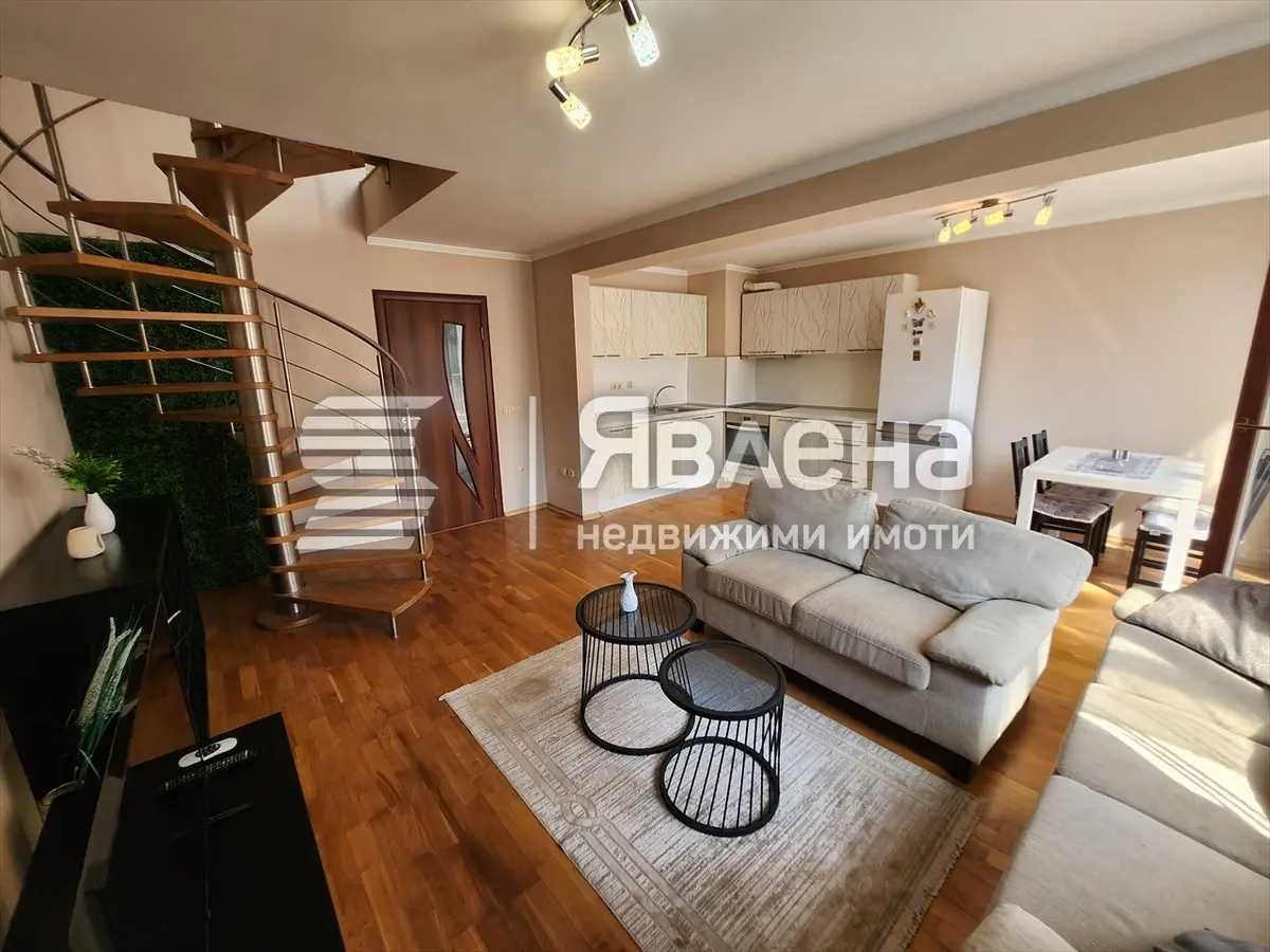 Просторен тристаен мезонет с панорама към планината и града