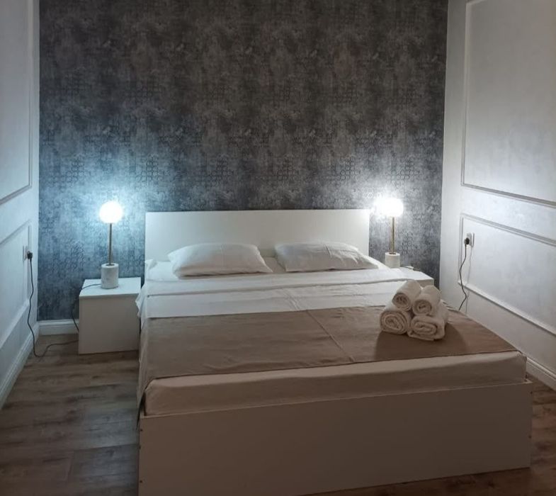 Сдается 1ком квартира почасам и посуточно в районе Евразии