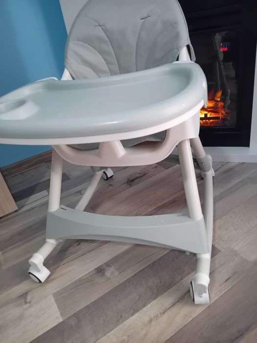 Vând scaun de luat masa si leagan pentru copii