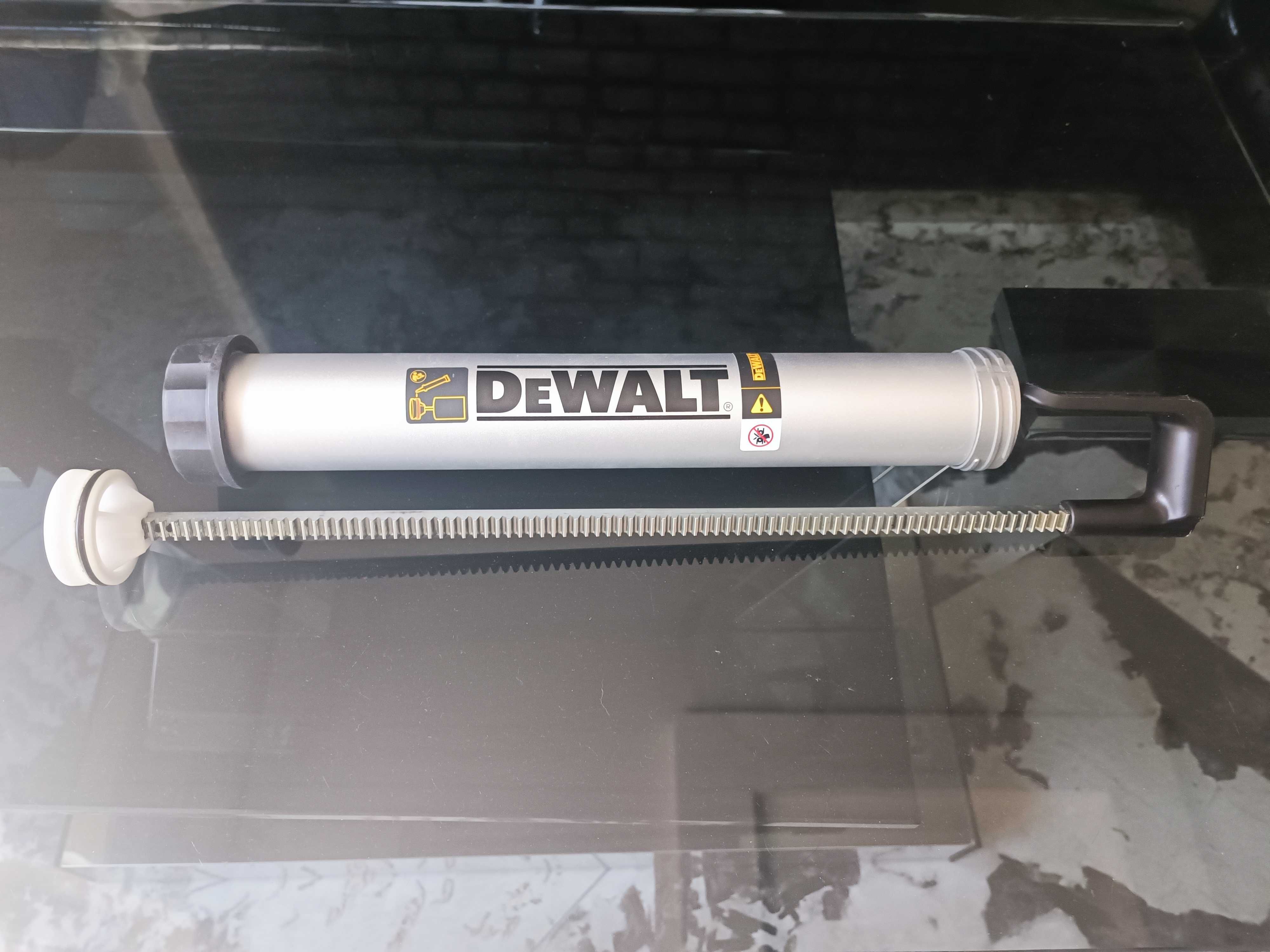 Приставка за пистолет за силикон DeWalt DCE5801 - 600мл